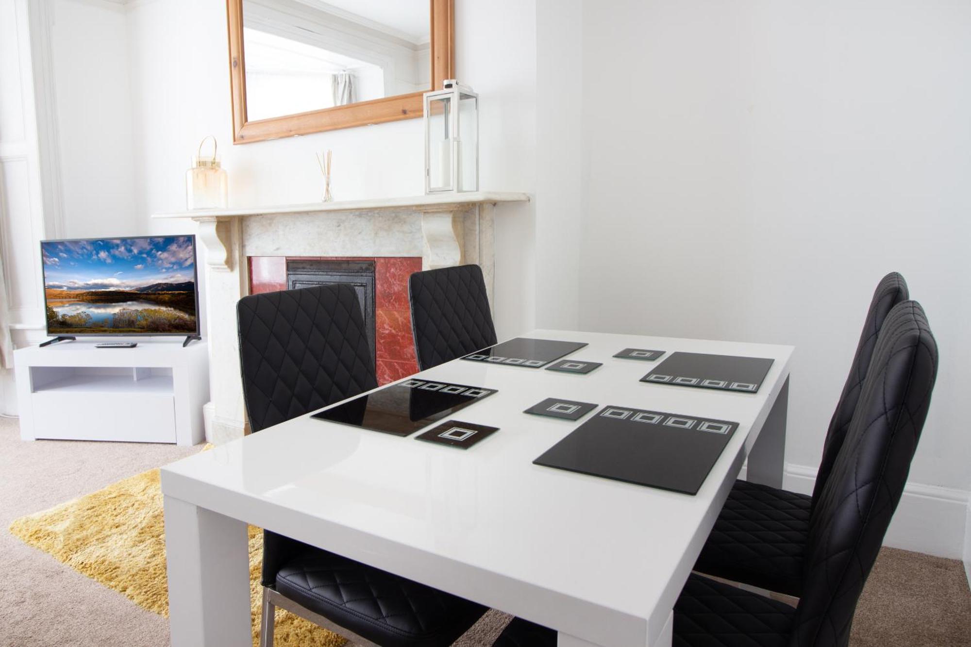 Raleigh Gf - Ground Floor 1 Bed Georgian Flat In The Centre Free Parking And Wifi